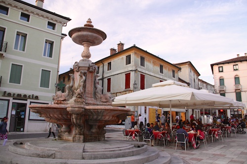 a fountain in a piazza in Bassano del Grappa