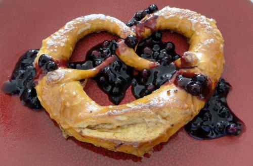 French pretzels with blueberry sauce