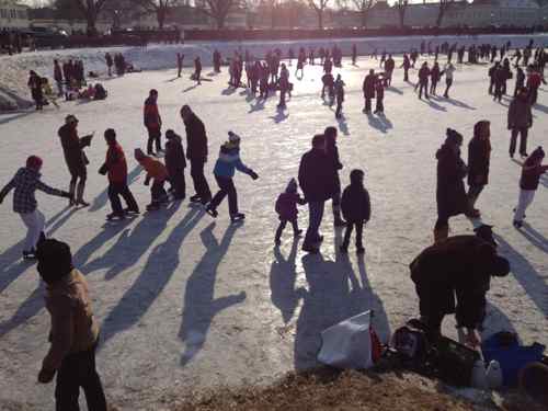 the crowds skating on the Nymphenburg Palace canals