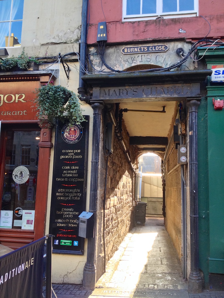 Burnet's Close, Edinburgh's Royal Mile