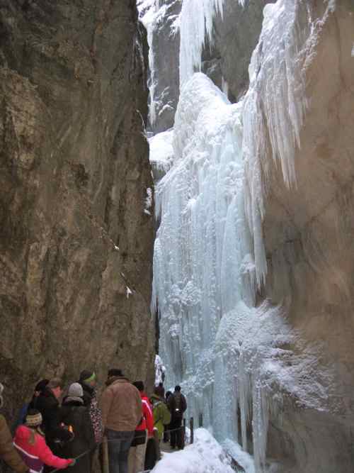 lots of people at Partnachklamm