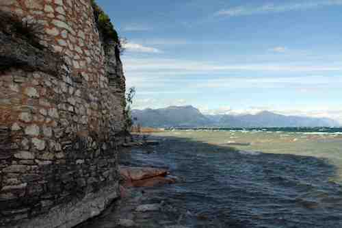 Sirmione: strolling to the end of the peninsula