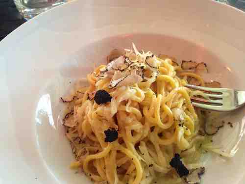 spaghetti cacio pepe e tartufo nero