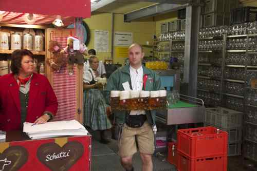 it's always fun to stake out the beer taps and watch the waiters come out